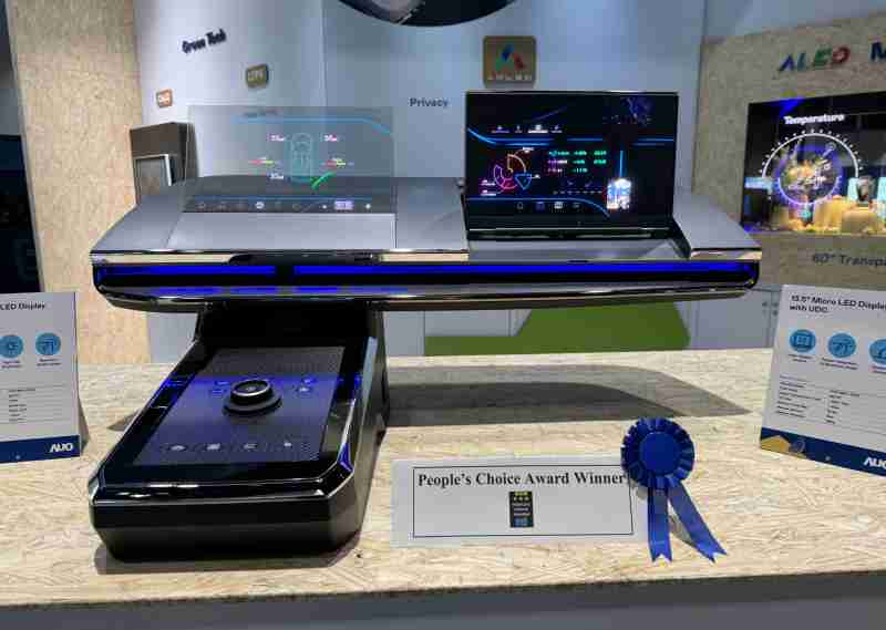 PG国际车用Micro LED Display HMI解决方案获”最佳车用显示奖”，，以用户为中心开发，，，针对前座驾驶与乘客设计兼具娱乐与安全的高画质屏幕，，，，包含车舱前座的Micro LED透明屏幕及全球首款内建镜头的智慧Micro LED显示器