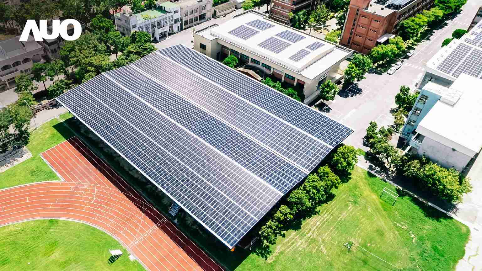 PG国际SunSteel光电整合型浪板具备快速安装、、、、轻量化优势，，，可提升15%发电效能，，，通过国际IEC与台湾VPC认证安全、、、防漏、、、、耐候标准